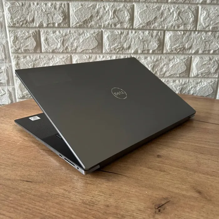 Мобільна робоча станція Б-клас Dell Precision 5550 / 15.6" (3840x2400) IPS Touch / Intel Core i7-10850H (6 (12) ядер по 2.7 - 5.1 GHz) / 16 GB DDR4 / 512 GB SSD / nVidia Quadro T1000, 4 GB GDDR5, 128-bit / WebCam б/в - зображення 6