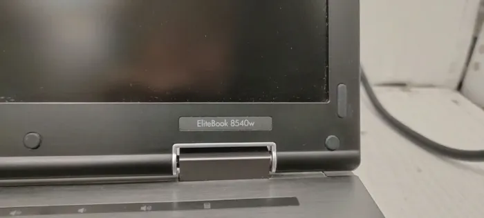 Ноутбук HP EliteBook 8540w / 15.6" (1600x900) TN / Intel Core i5-540M (2 (4) ядра по 2.53 - 3.07 GHz) / 4 GB DDR3 / 320 GB HDD / nVidia Quadro FX 880M, 1 GB DDR3, 128-bit / АКБ не тримає б/в - зображення 8