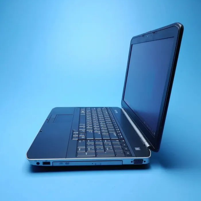 Ноутбук Dell Latitude E5520 / 15.6" (1366x768) TN / Intel Core i5-2410M (2 (4) ядра по 2.3 - 2.9 GHz) / 8 GB DDR3 / 240 GB SSD / Intel HD Graphics 3000 / WebCam / DVD-ROM / Win 10 Pro б/в - зображення 5