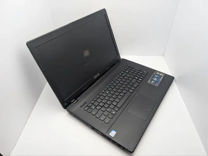 Ноутбук Asus R704A / 17.3" (1600x900) TN / Intel Pentium B970 (2 ядра по 2.3 GHz) / 8 GB DDR3 / 320 GB HDD / Intel HD Graphics / WebCam / DVD-ROM б/в - зображення 6