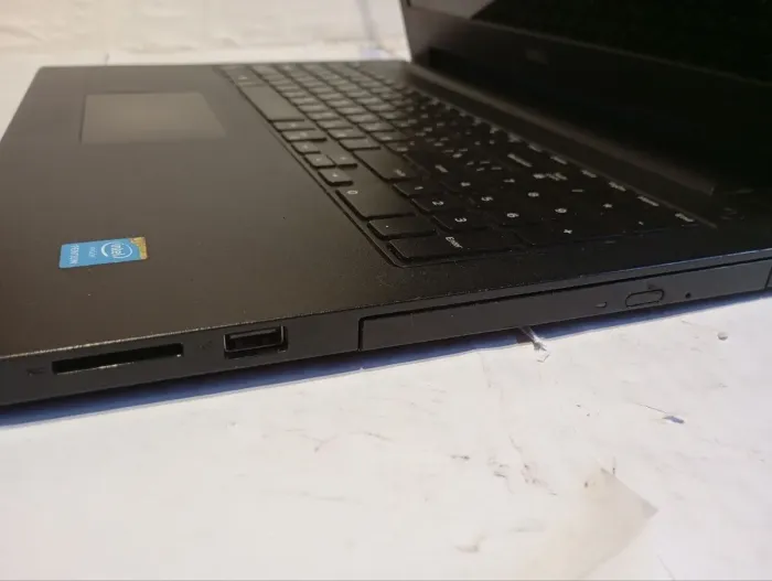 Ноутбук Б-клас Dell Inspiron 15 3542 / 15.6" (1366x768) TN / Intel Pentium 3558U (2 ядра по 1.7 GHz) / 4 GB DDR3 / 120 GB SSD / Intel HD Graphics / WebCam / АКБ не тримає б/в - зображення 5