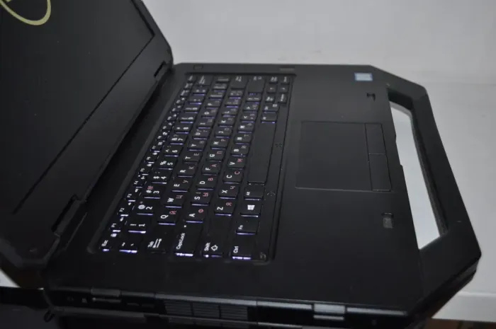 Захищений ноутбук Dell Latitude 5414 Rugged / 14" (1920x1080) TN / Intel Core i7-6600U (2(4) ядра по 2.6 - 3.4 GHz) /  16 GB DDR4 / 240 GB SSD / AMD Radeon R7 M360, 2 GB GDDR3, 64-bit / WebCam / Wi-Fi / Bluetooth / Windows 11 Pro + Блок живлення 130W б/в - зображення 7