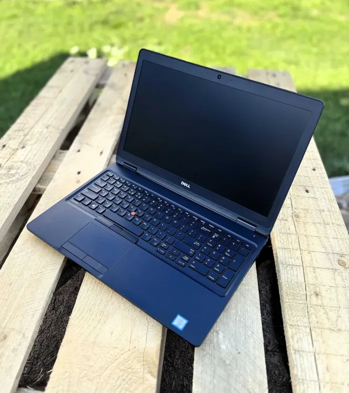 Ноутбук Dell Latitude 5580 / 15.6" (1920x1080) IPS / Intel Core i5-6300U (2 (4) ядра по 2.4 - 3.0 GHz) / 8 GB DDR4 / 256 GB SSD / Intel HD Graphics 520 / WebCam / Windows 10 Pro б/в - зображення 2