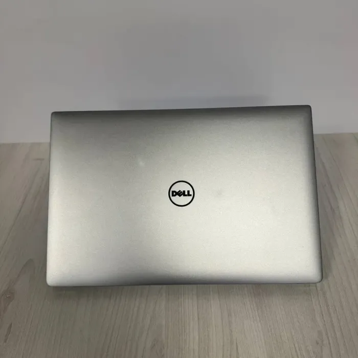 Ігровий ноутбук Б-класу Dell XPS 15 9550 / 15.6" (3840x2160) IPS Touch / Intel Core i7-6700HQ (4 (8) ядра по 2,6 - 3,5 ГГц) / 8 ГБ DDR4 / 256 ГБ SSD NVMe / nVidia GeForce GTX 960M, 2 ГБ GDDR5, 128-біт б/в - зображення 3