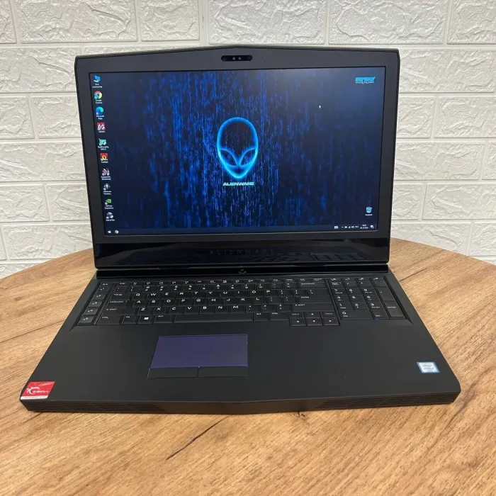 Ігровий ноутбук Dell Alienware 17 R4 / 17.3" (1920x1080) IPS / Intel Core i7-6700HQ (4 (8) ядер по 2.6 - 3.5 GHz) / 16 GB DDR4 / 128 GB SSD + 1000 GB HDD / nVidia GeForce GTX 1060, 6 GB GDDR5, 192-bit / WebCam б/в - зображення 2