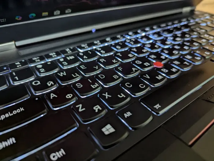 Мобільна робоча станція Б-клас Lenovo ThinkPad P52 / 15.6" (1920x1080) IPS / Intel Xeon E-2176M (6 (12) ядер по 2.7 - 4.4 GHz) / 32 GB DDR4 / 512 GB SSD / nVidia Quadro P2000, 4 GB GDDR5, 128-bit / WebCam / TouchID / Windows 10 б/в - зображення 6