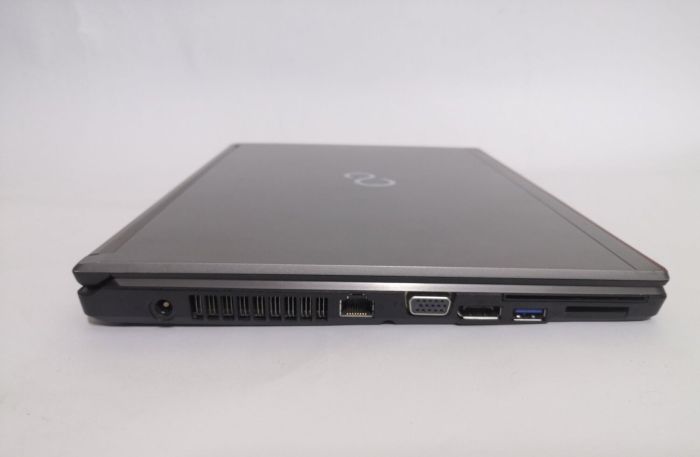 Ноутбук Fujitsu Lifebook E736 / 13.3" TN / Core i5-6300U (2(4) ядра по 2.4-3GHz) / 8GB DDR4 / 500GB HDD / HD Graphics 520 / WebCam б/в - зображення 11