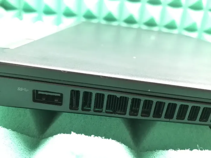 Ультрабук Б-клас Dell Latitude E5470 / 14" (1366x768) TN / Intel Core i5-6300U (2 (4) ядра по 2.4 - 3.0 GHz) / 8 GB DDR4 / 128 GB SSD / Intel HD Graphics 520 / WebCam / USB 3.0 / HDMI / Windows 11 б/в - зображення 11