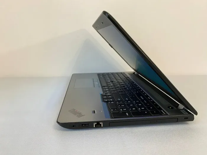 Ноутбук Б-клас Lenovo ThinkPad E570 / 15.6" (1366x768) TN / Intel Core i3-6006U (2 (4) ядра по 2.0 GHz) / 8 GB DDR4 / 128 GB SSD / Intel HD Graphics 520 / WebCam б/в - зображення 9