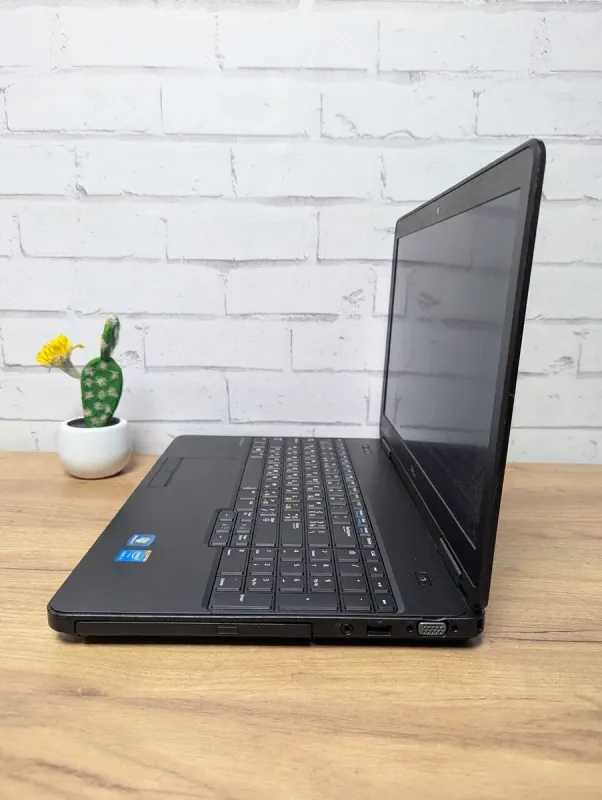 Ноутбук Б-клас Dell Latitude E5540 / 15.6" (1366x768) TN / Intel Core i5-4210U (2 (4) ядра по 1.7 - 2.7 GHz) / 8 GB DDR3 / 128 GB SSD / Intel HD Graphics 4400 / WebCam б/в - зображення 7