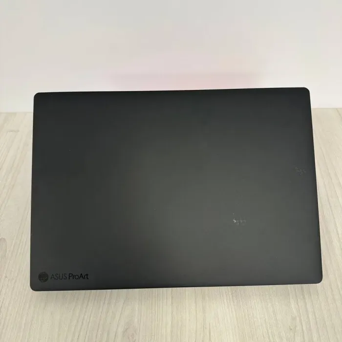 Ігровий ноутбук Б-клас Asus ProArt Studiobook P16 H7606WV / 16" (3840x2400) OLED Touch / AMD Ryzen AI 9 HX 370 (12 (24) ядер по 2.0 - 5.1 GHz) / 32 GB DDR5 / 1000 GB SSD NVMe / nVidia GeForce RTX 4060, 8 GB GDDR6, 128-bit б/в - зображення 3