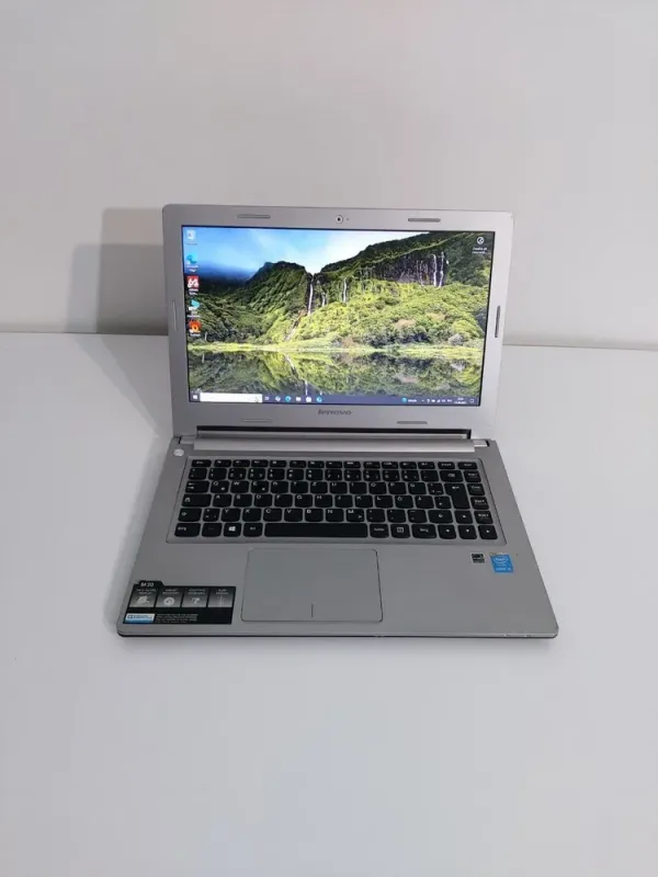 Ноутбук Lenovo Essential M30-70 / 13.3" (1366x768) TN / Intel Core i5-4210U (2 (4) ядра по 1.7 - 2.7 GHz) / 8 GB DDR3 / 240 GB SSD / Intel HD Graphics 4400 / WebCam б/в - зображення 2