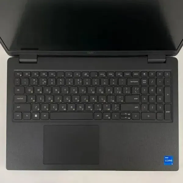 Ультрабук Dell Latitude 3520 / 15.6" (1366x768) TN / Intel Core i5-1135G7 (4 (8) ядра по 2.4 - 4.2 GHz) / 16 GB DDR4 / 512 GB SSD / Intel Iris Xe Graphics / WebCam / HDMI б/в - зображення 3
