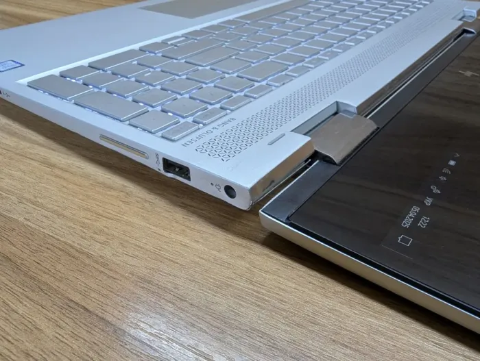 Ноутбук-трансформер Б-клас HP ENVY x360m 15m-bp011dx / 15.6" (1920x1080) IPS Touch / Intel Core i7-7500U (2 (4) ядра по 2.7 - 3.5 GHz) / 16 GB DDR4 / 480 GB SSD / Intel HD Graphics 620 / WebCam / Windows 10 б/в - зображення 3