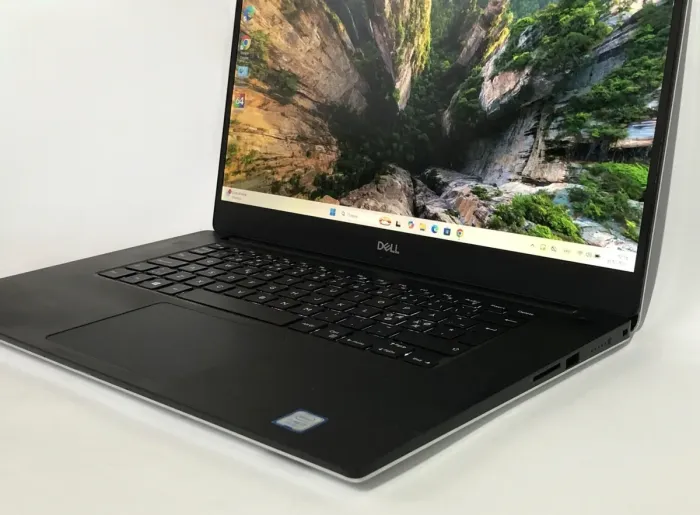 Ігровий ультрабук Б-класу Dell XPS 15 9570 / 15.6" (1920x1080) IPS / Intel Core i7-8750H (6 (12) ядра по 2.2 - 4.1 GHz) / 16 GB DDR4 / 512 GB SSD / nVidia GeForce GTX 1050 Ti Max-Q, 4 GB GDDR5, 128-bit / WebCam / Win 11 Pro б/в - зображення 8