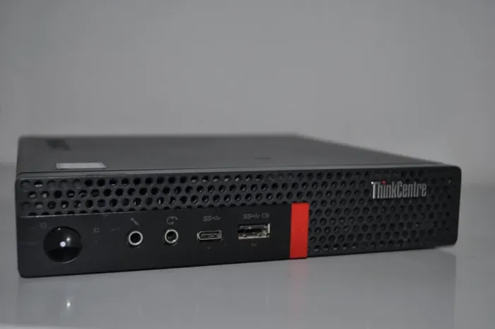 Неттоп Lenovo ThinkCentre M720q Tiny USFF / Intel Core i5-8400T (6 ядер по 1.7 - 3.3 GHz) / 32 GB DDR4 / 512 GB SSD / Intel UHD Graphics 630 / Wi-Fi / Windows 11 Pro б/в - зображення 2