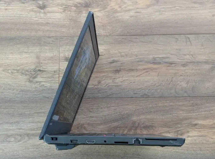 Ноутбук Б-клас Lenovo ThinkPad T560 / 15.6" (1920x1080) IPS / Intel Core i5-6300U (2 (4) ядра по 2.4 - 3.0 GHz) / 16 GB DDR3 / 128 GB SSD / Intel HD Graphics 520 / WebCam / HDMI б/в - зображення 4