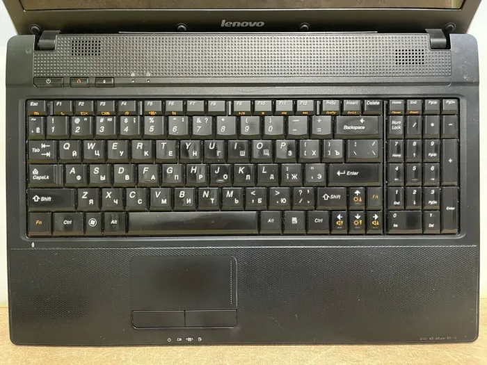 Ноутбук Lenovo G560 / 15.6" (1366x768) TN / Intel Core i5-520M (2 (4) ядра по 2.4 - 2.93 GHz) / 4 GB DDR3 / 120 GB SSD / Intel HD Graphics / WebCam б/в - зображення 3