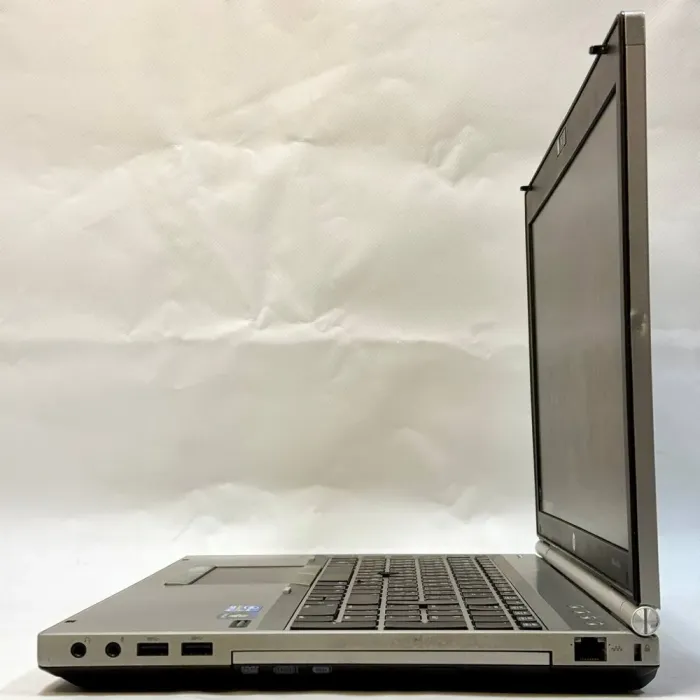 Ноутбук Б-клас HP EliteBook 8560p / 15.6" (1600x900) TN / Intel Core i3-2310M (2 (4) ядра по 2.1 GHz) / 8 GB DDR3 / 128 GB SSD / Intel HD Graphics 3000 / WebCam / DVD-ROM б/в - зображення 6