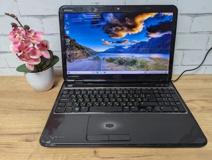 Ноутбук Б-клас Dell Inspiron N5110 / 15.6" (1366x768) TN / Intel Pentium B940 (2 ядра по 2.0 GHz) / 8 GB DDR3 / 128 GB SSD / Intel HD Graphics / WebCam / DVD-ROM / Без АКБб/в - зображення 2