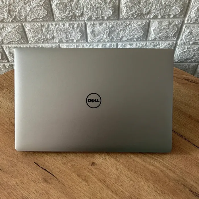 Мобільна робоча станція Dell Precision 5510 / 15.6" (1920x1080) IPS / Intel Core i5-6300U (2 (4) ядра по 2.4 - 3.0 GHz) / 8 GB DDR4 / 256 GB SSD / nVidia Quadro M1000M, 2 GB DDR3, 128-bit / WebCam б/в - зображення 3