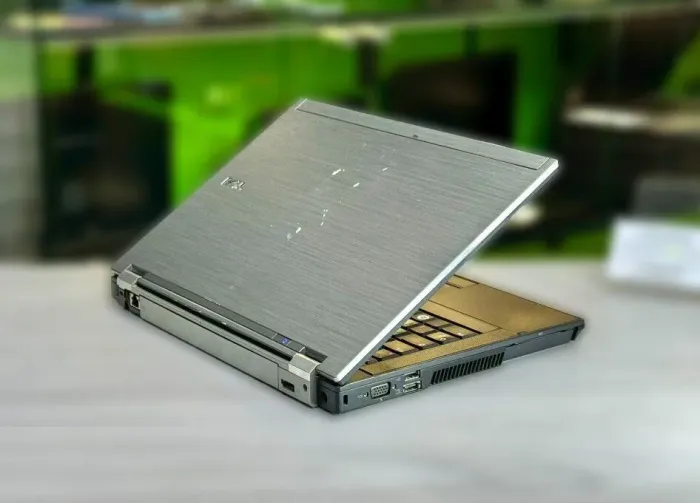 Ноутбук Б-клас Dell Latitude E6410 / 14.1" (1440x900) TN / Intel Core i5-520M (2 (4) ядра по 2.4 - 2.93 GHz) / 8 GB DDR3 / 128 GB SSD / Intel HD Graphics б/в - зображення 5