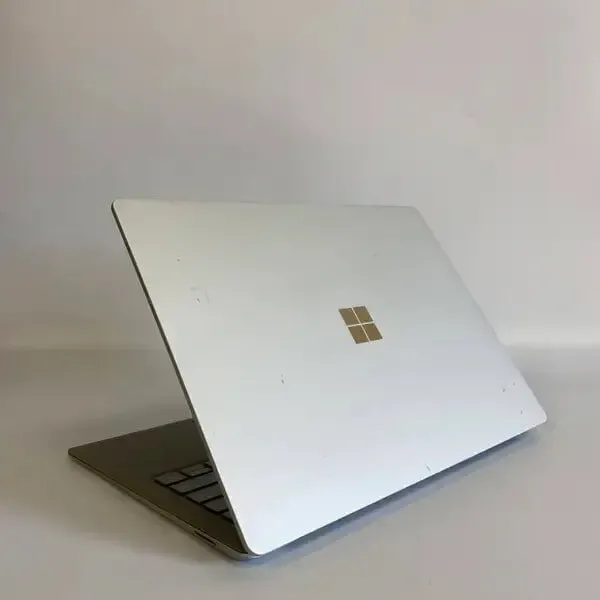 Ультрабук Б-клас Microsoft Surface Laptop 2 / 13.5" (2256x1504) IPS Touch / Intel Core i5-8350U (4 (8) ядра по 1.7 - 3.6 GHz) / 8 GB DDR3 / 256 GB SSD / Intel UHD Graphics 620 / WebCam б/в - зображення 6