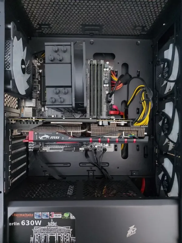 Комп'ютер 1stPlayer X5 Fire Base Tower / Intel Core i7-4790 (4 (8) ядра по 3,6 - 4,0 ГГц) / 32 ГБ DDR3 / 120 ГБ SSD + 512 ГБ SSD + 500 ГБ HDD / AMD Radeon R9 390, 8 ГБ GDDR5, 512-біт / 630 Вт б/в - зображення 4