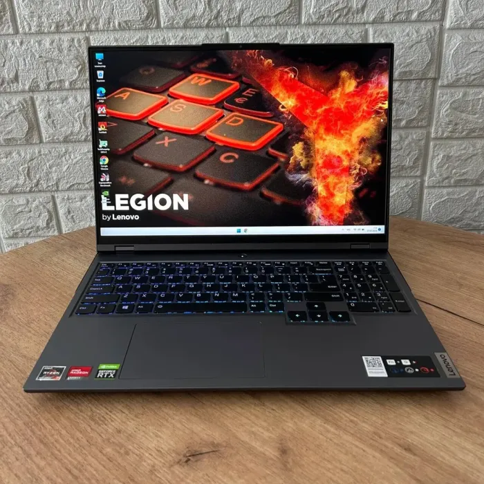 Ігровий ноутбук Lenovo Legion 5 Pro 16ACH6H / 16" (2560x1600) IPS / AMD Ryzen 7 5800H (8 (16) ядер по 3.2 - 4.4 GHz) / 16 GB DDR4 / 1000 GB SSD / nVidia GeForce RTX 3070, 8 GB GDDR6, 256-bit / WebCam б/в - зображення 2