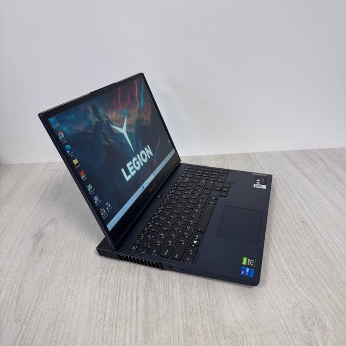Ігровий ноутбук Б-класу Lenovo Legion 5 15ITH6H / 15,6" (1920x1080) IPS / Intel Core i7-11800H (8 (16) ядер по 2,3 - 4,6 ГГц) / 16 ГБ DDR5 / 512 ГБ SSD NVMe / nVidia GeForce RTX 3070, 8 ГБ GDDR6, 256-біт / Веб-камера б/в - зображення 3