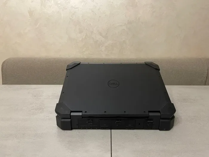 Захищений ноутбук Dell Latitude 7424 Rugged Extreme / 14" (1920x1080) IPS Touch / Intel Core i5-8350U (4 (8) ядра по 1,7 - 3,6 ГГц) / 16 ГБ DDR4 / 256 ГБ SSD / Intel UHD Graphics 620 / WebCam / Два АКБ б/в - зображення 8