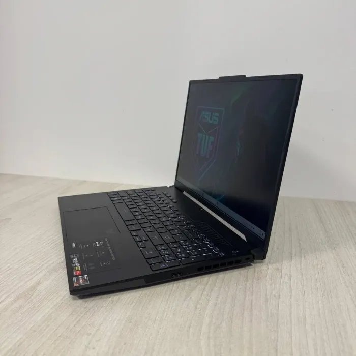 Ігровий ноутбук Asus TUF A16 FA617NT Advantage Edition / 16" (1920x1200) IPS / AMD Ryzen 7 7735HS (8 (16) ядер по 3,2 - 4,75 ГГц) / 16 ГБ DDR5 / 512 ГБ SSD NVMe / AMD Radeon RX 7700S, 8 ГБ GDDR6, 128-біт / Веб-камера б/в - зображення 7
