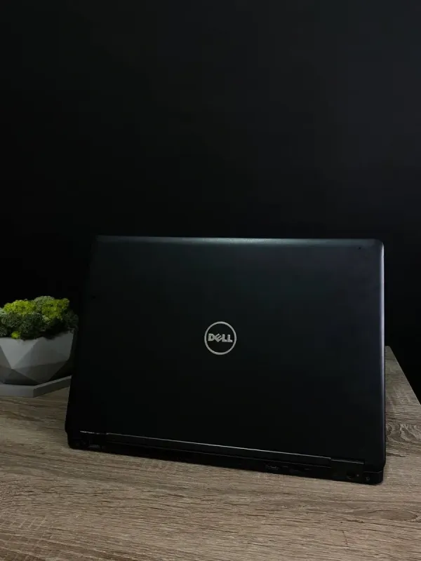 Ультрабук Б-клас Dell Latitude 5480 / 14" (1920x1080) TN / Intel Core i5-6300U (2 (4) ядра по 2.4 - 3.0 GHz) / 8 GB DDR4 / 256 GB SSD / Intel HD Graphics 520 / WebCam / Win 10 б/в - зображення 3