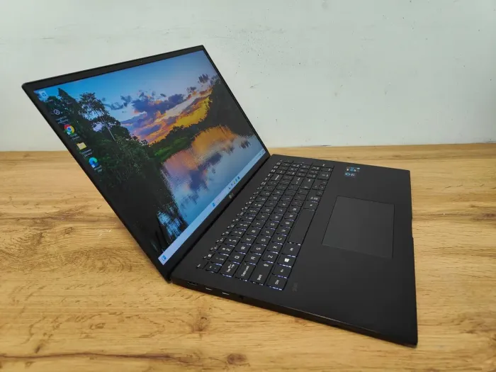 Ультрабук Б-клас LG Gram 17Z95P / 17" (2560x1600) IPS / Intel Core i7-1195G7 (4 (8) ядра по 1.3 - 5.0 GHz) / 16 GB DDR4 / 1000 GB SSD + 1000 GB SSD / Intel Iris Xe Graphics / WebCam / Windows 11 Home б/в - зображення 8