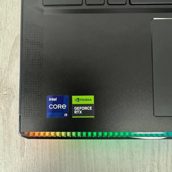 Ігровий ноутбук Б-класу MSI Raider GE68 HX 14VGG / 16" (1920×1200) IPS / Intel Core i9-14900HX (24 (32) ядра по 2,2 - 5,7 ГГц) / 32 ГБ DDR5 / 1000 ГБ SSD NVMe / nVidia GeForce RTX 4070, 8 ГБ GDDR6, 128-біт / Веб-камера б/в - зображення 4