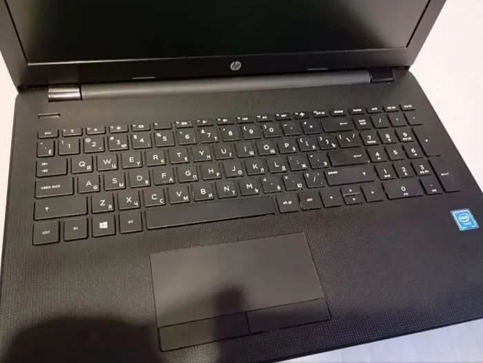 Ноутбук Б-клас HP 15-ra047ur / 15.6" (1366x768) TN / Intel Celeron N3060 (2 ядра по 1.6 - 2.48 GHz) / 8 GB DDR3 / 256 GB SSD / Intel HD Graphics / WebCam / АКБ не держит б/в - зображення 8