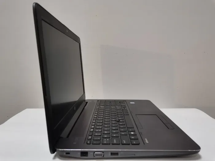 Мобільна робоча станція HP Zbook 15 G3 / 15.6" (1920x1080) IPS / Intel Xeon E3-1505M v5 (4 (8) ядра по 2.8 - 3.7 GHz) / 16 GB DDR4 / 512 GB SSD / nVidia Quadro M2000M, 4 GB GDDR5, 128-bit / WebCam / Windows 10 Pro б/в - зображення 5