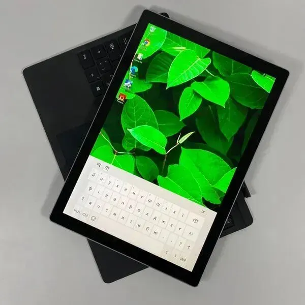 Нетбук-трансформер Microsoft Surface Pro 5 / 12.3" (2736x1824) IPS Touch / Intel Core i5-7300U (2 (4) ядра по 2.6 - 3.5 GHz) / 8 GB DDR3 / 256 GB SSD / Intel HD Graphics 620 / WebCam / TouchID б/в - зображення 6