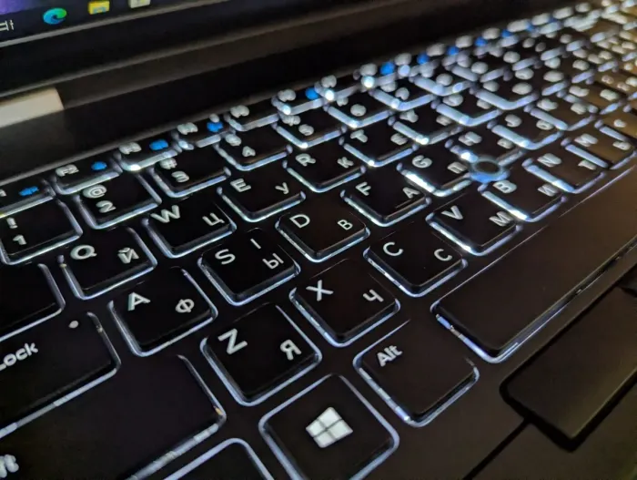 Ноутбук Б-клас Dell Latitude E5570 / 15.6" (1920x1080) IPS / Intel Core i7-6820HQ (4 (8) ядра по 2.7 - 3.6 GHz) / 16 GB DDR4 / 512 GB SSD / AMD Radeon R7 M370, 2 GB GDDR5, 128-bit / WebCam / TouchID / Windows 10 б/в - зображення 7