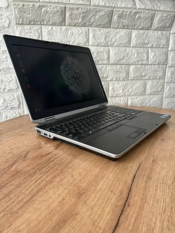 Ноутбук Б-клас Dell Latitude E6530 / 15.6" (1600x900) TN / Intel Core i5-3360M (2 (4) ядра по 2.8 - 3.5 GHz) / 8 GB DDR3 / 256 GB SSD / nVidia NVS 5200M, 1 GB GDDR5, 64-bit / HDMI б/в - зображення 4