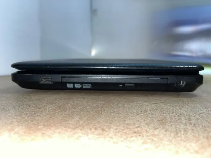 Ноутбук Б-клас Lenovo G550 / 15.6" (1366x768) TN / Intel Pentium T4500 (2 ядра по 2.3 GHz) / 4 GB DDR3 / 120 GB SSD / Intel GMA Graphics 4500M / WebCam б/в - зображення 6