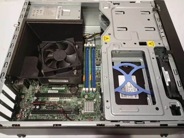 ПК Lenovo ThinkStation P310 SFF / Intel Core i5-6500 (4 ядра по 3.2 - 3.6 GHz) / 8 GB DDR4 / 256 GB SSD / Intel HD Graphics 530 + USB-флешка 64 GB б/в - зображення 5