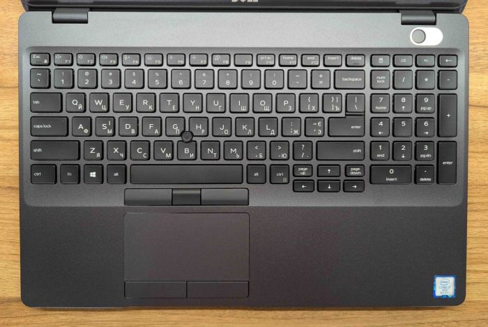 Ультрабук Dell Latitude 5500 / 15.6" (1920x1080) IPS / Intel Core i7-8665U (4 (8) ядра по 1.9 - 4.8 GHz) / 16 GB DDR4 / 512 GB SSD / Intel UHD Graphics / TouchID / WebCam / Windows 10 б/в - зображення 3