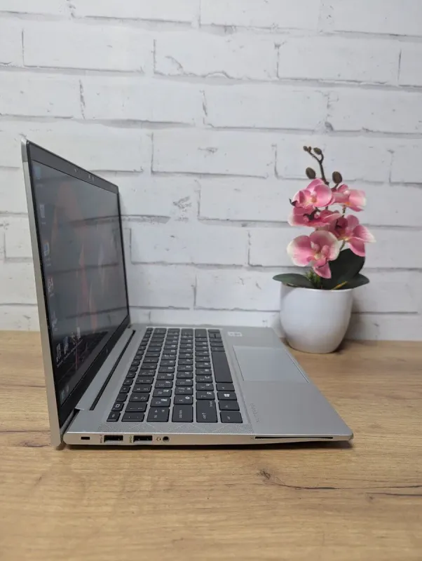 Ультрабук Б-клас HP EliteBook 830 G7 / 13.3" (1920x1080) IPS / Intel Core i5-10310U (4 (8) ядра по 1.7 - 4.4 GHz) / 16 GB DDR4 / 256 GB SSD / Intel UHD Graphics / WebCam б/в - зображення 6