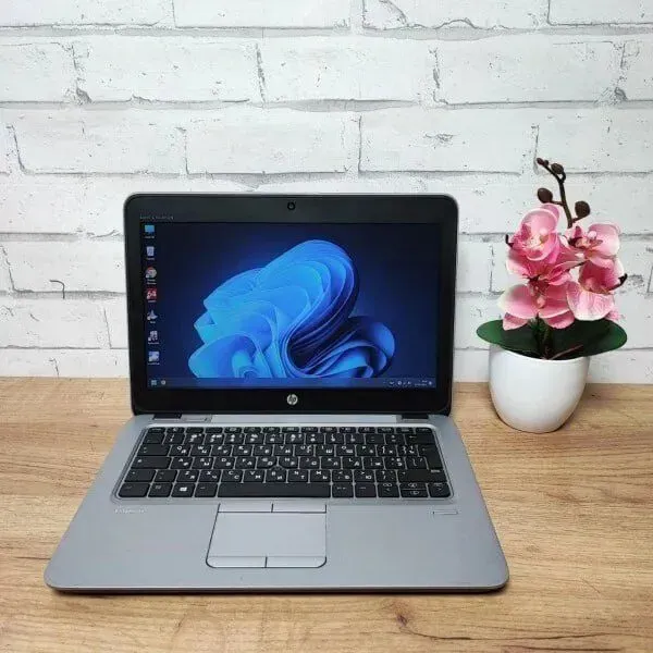 Нетбук HP EliteBook 820 G3 / 12.5" (1366x768) TN / AMD Pro A10-8700B (4 ядра по 1.8 - 3.2 GHz) / 8 GB DDR3 / 128 GB SSD / AMD Radeon R6 Graphics / WebCam б/в - зображення 2