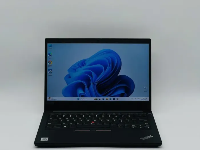 Ноутбук Lenovo ThinkPad E14 / 14" (1920x1080) IPS / Intel Core i5-10210U (4 (8) ядра по 1.6 - 4.2 GHz) / 8 GB DDR4 / 240 GB SSD / Intel UHD Graphics / WebCam б/в - зображення 2