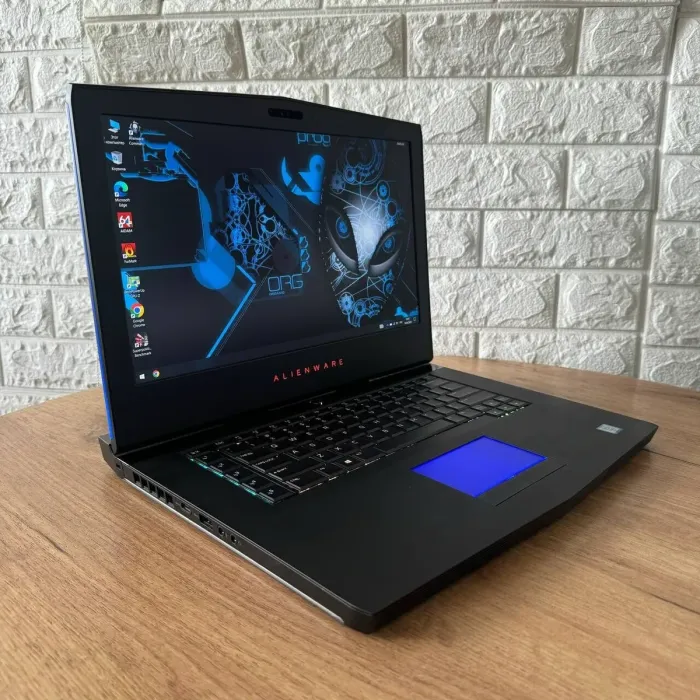 Ігровий ноутбук Б-клас Dell Alienware 15 R3 / 15.6" (1920x1080) IPS / Intel Core i5-6300HQ (4 ядра по 2.3 - 3.2 GHz) / 16 GB DDR4 / 128 GB SSD M.2 + 1000 GB HDD / nVidia GeForce GTX 1060, 6 GB GDDR5, 192-bit / WebCam б/в - зображення 4
