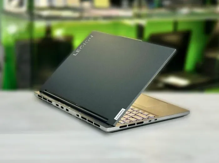 Ігровий ноутбук Lenovo Legion Slim S7 16ARHA7 / 16" (2560x1600) IPS / AMD Ryzen 9 6900HX (8 (16) ядер по 3.3 - 4.9 GHz) / 16 GB DDR5 / 512 GB SSD M.2 / AMD Radeon RX 6800S, 8 GB GDDR6, 128-bit / WebCam / Win 11 Home б/в - зображення 5