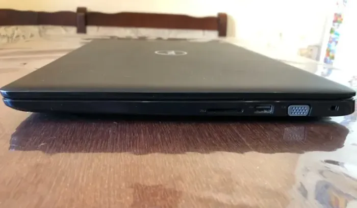 Ігровий ноутбук Dell Latitude 3500 / 15.6" (1920x1080) TN / Intel Core i7-8565U (4 (8) ядра по 1.8 - 4.6 GHz) / 8 GB DDR4 / 256 GB SSD / nVidia GeForce MX130, 2 GB GDDR5, 64-bit / WebCam б/в - зображення 6