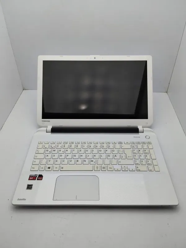 Ноутбук Toshiba L50 / 15.6" (1366x768) TN / AMD A8-6410 (4 ядра по 2.0 - 2.4 GHz) / 8 GB DDR3 / 500 GB HDD / AMD Radeon R5 230, 2 GB GDDR3, 64-bit / WebCam б/в - зображення 2